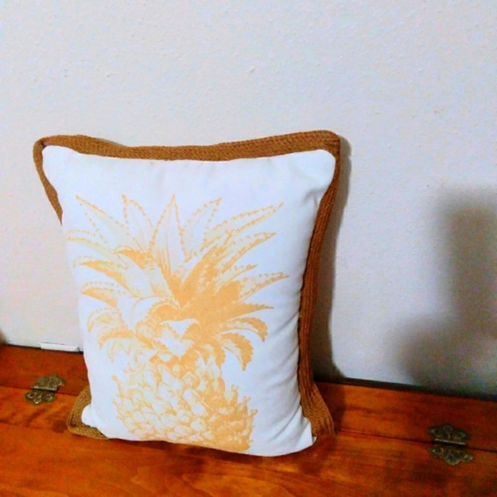 Pinnaple Print Accent Decor Pillow